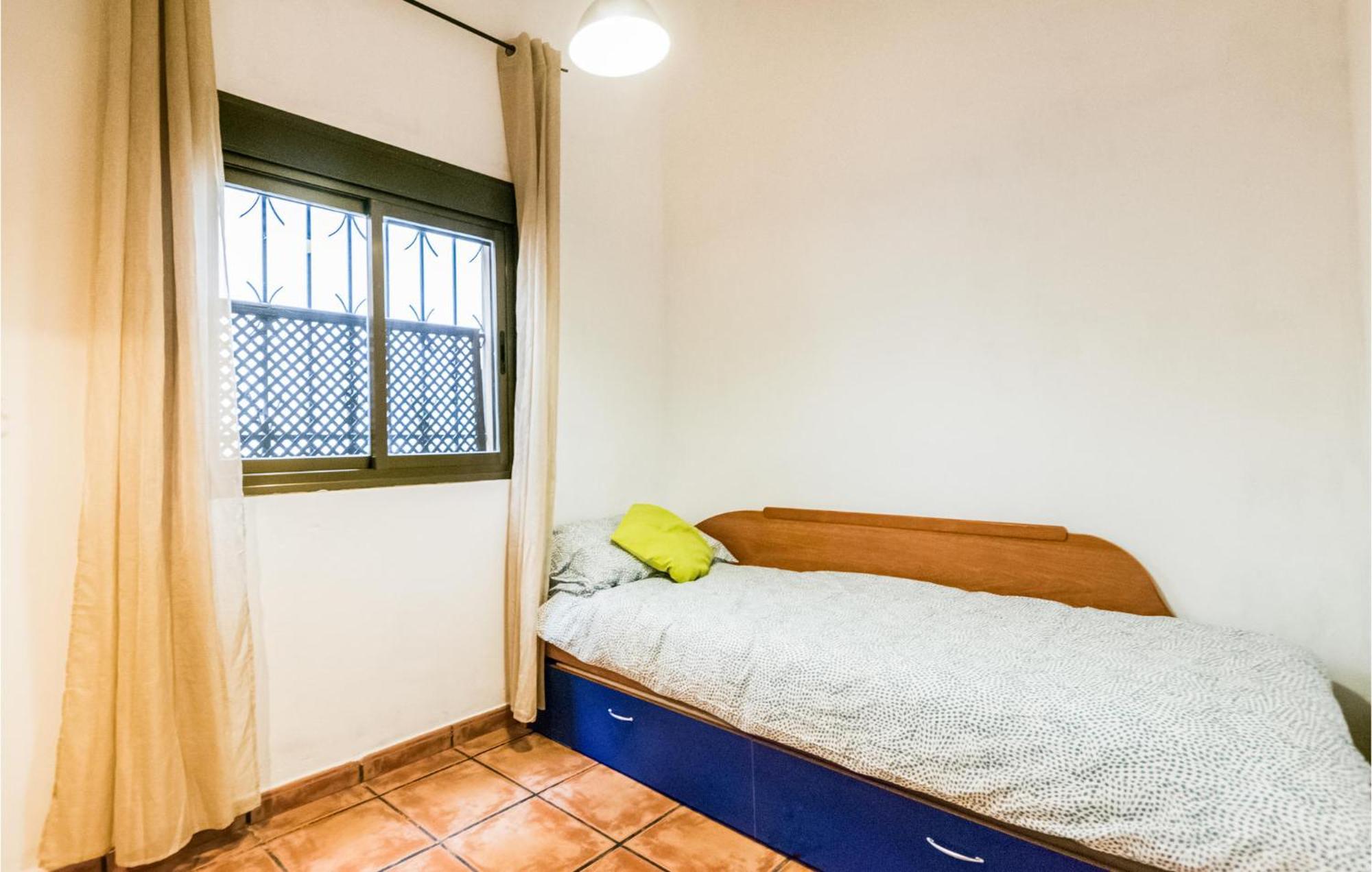 Lovely Apartment In Cordoba With Kitchen Bagian luar foto