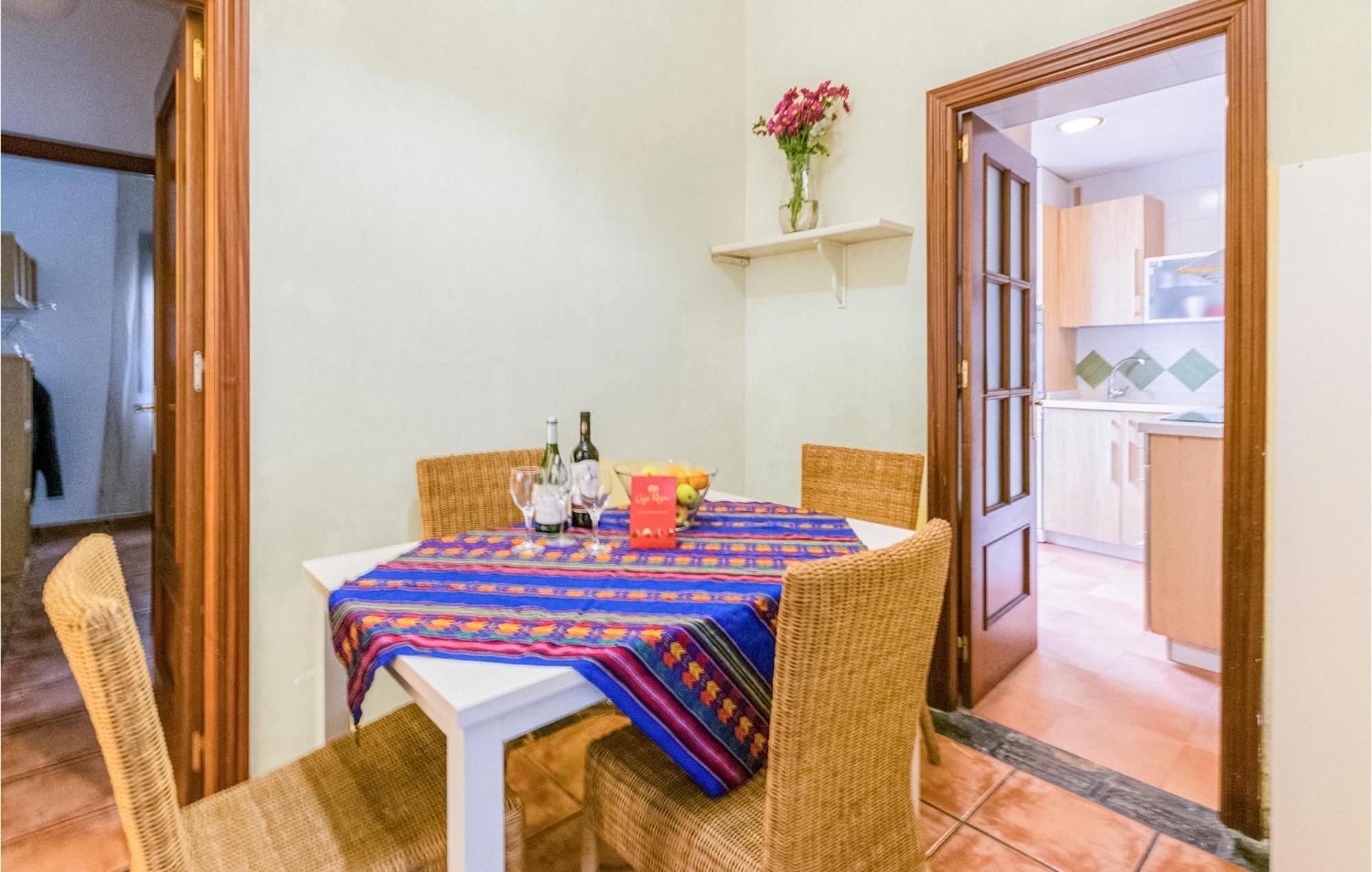 Lovely Apartment In Cordoba With Kitchen Bagian luar foto