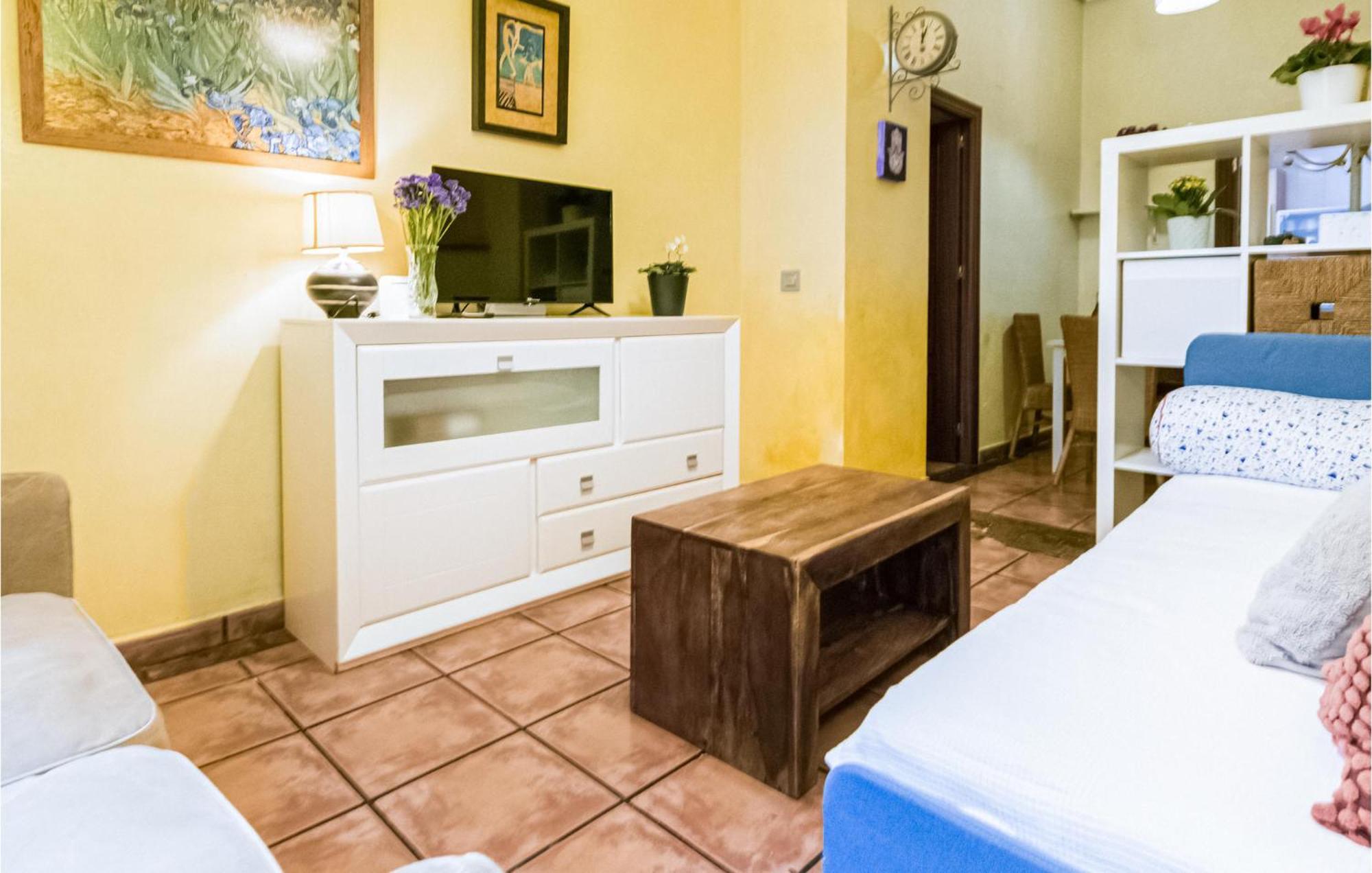 Lovely Apartment In Cordoba With Kitchen Bagian luar foto