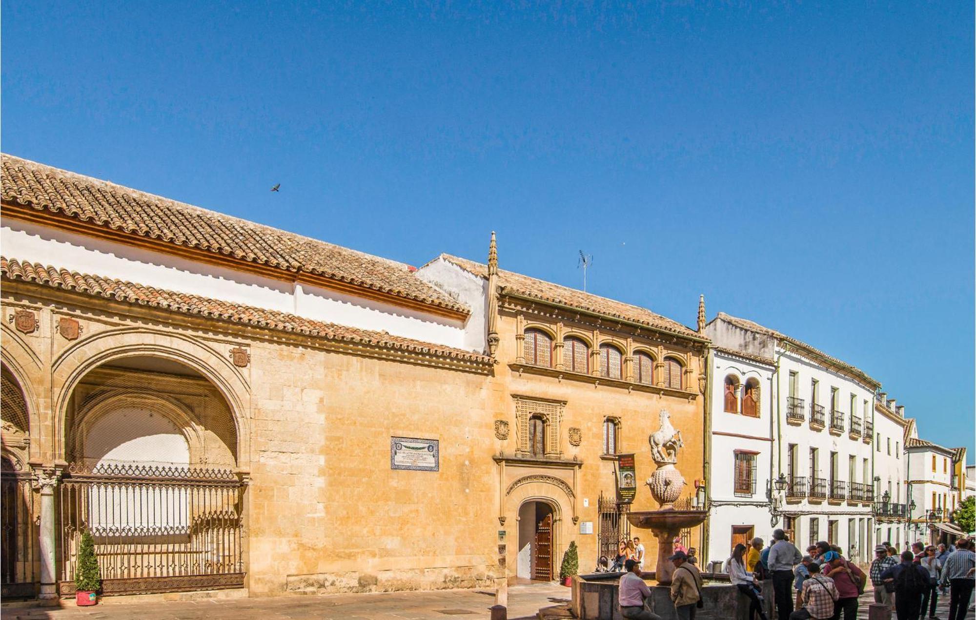 Lovely Apartment In Cordoba With Kitchen Bagian luar foto